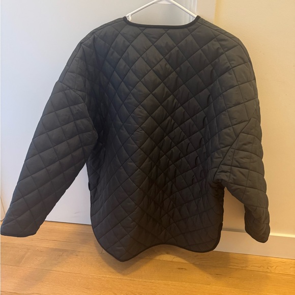 Toteme Oversize Quilted Jacket in black - Picture 2 of 3